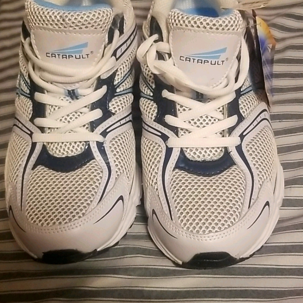 NWT CATAPULT ATHLETIC SHOES